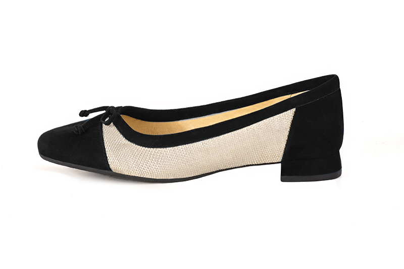 Matt black and natural beige women's ballet pumps, with low heels. Square toe. Flat flare heels. Profile view - Florence KOOIJMAN